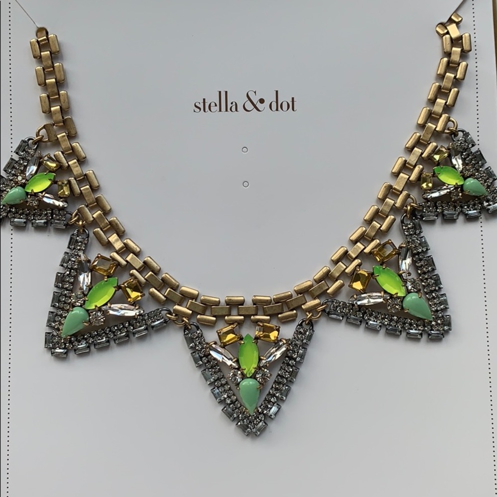 Palmia Necklace